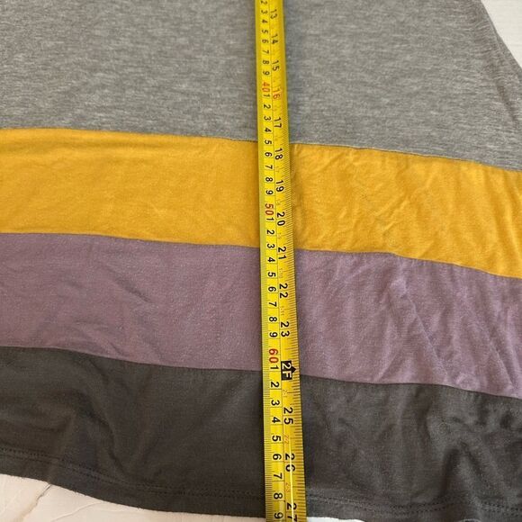 Oversized medium Gray, Purple, and Yellow Women's Top - Picture 6 of 8